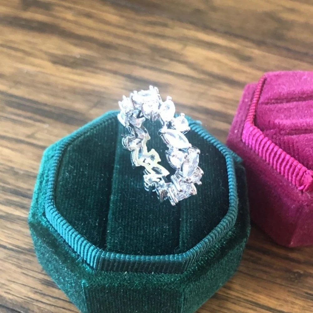 Gorgeous swarovski elements olive branch ring size 8